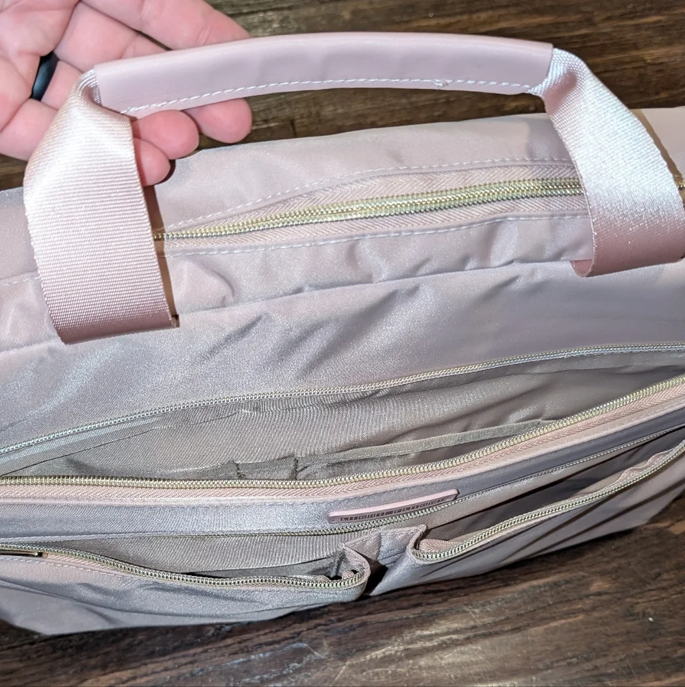 Light Flight Laptop Travel Bag Zipper Close in Blush Pink